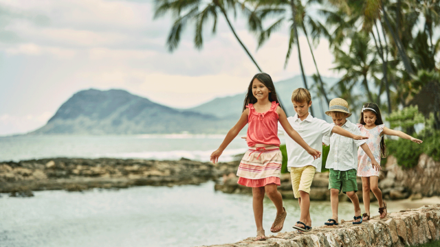 The Balmy Temps of Hawaii Beckon & These Kid-Friendly Resorts Deliver
