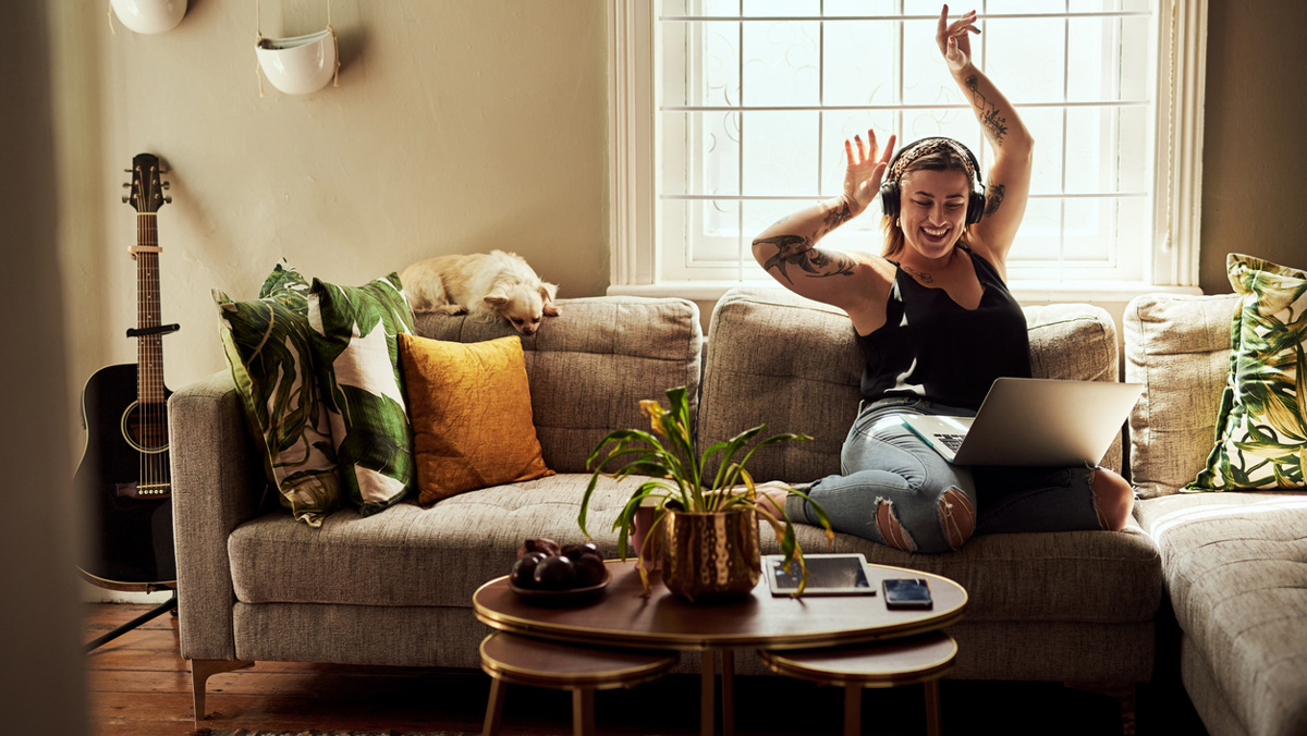 women-enjoying-music-and-alone-time