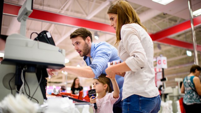 A Mom Let Her 7-Year-Old Use Self-Checkout on a Busy Day & People Aren’t Having It