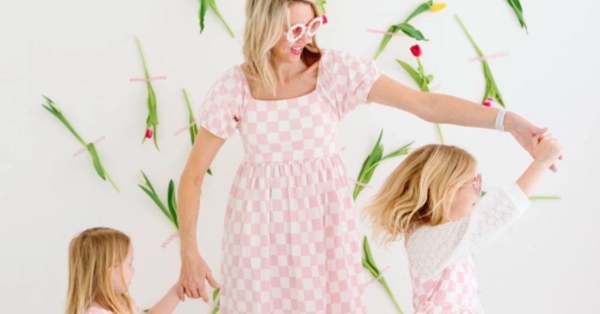 33 Mother's Day Outfit Ideas That Aren't Black Leggings Tinybeans