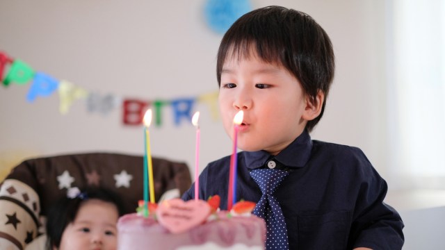 toddler at a birthday party