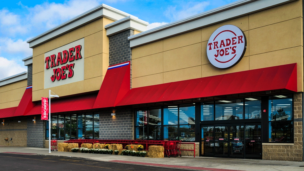 These Are the Best Times to Shop at Trader Joe's, Whole Foods & More