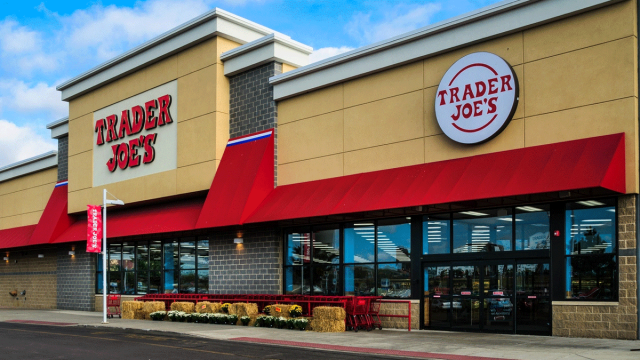 The Best Times to Shop at Trader Joe’s, Whole Foods, Costco & More Grocery Stores