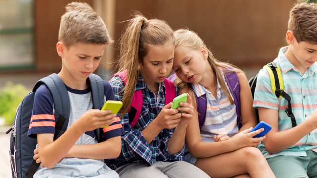 having a smartphone with all the apps is a thing tweens shouldn't do