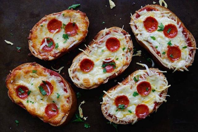 a picture of garlic pizza bread, meals kids can make themselves