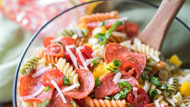 a picture of pepperoni pasta salad, a good kid friendly pasta salad