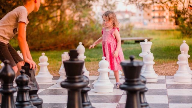 14 Jumbo Lawn Games That’ll Ensure Your Kids Want to Play with You