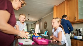 mom packing school lunches