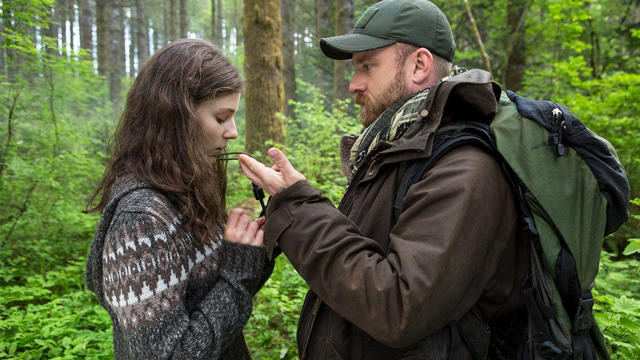 Leave No Trace is a thrilling father-daughter movie. 