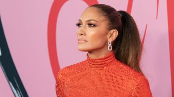 Jennifer Lopez posing on red carpet