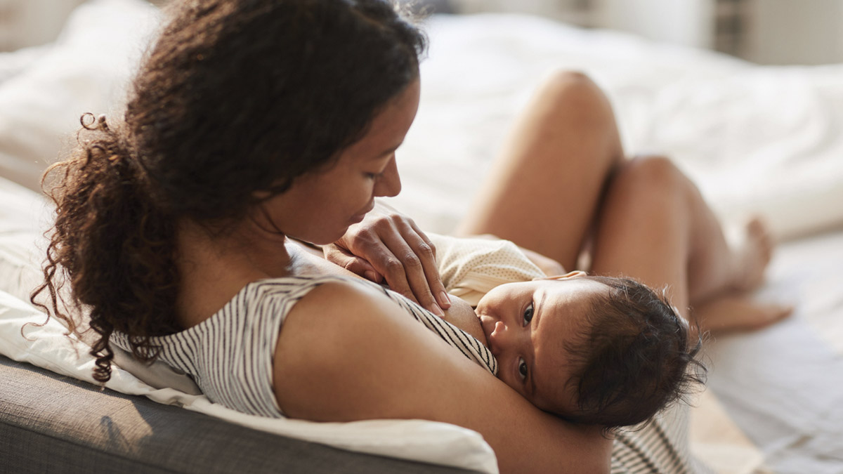 6 Best Breastfeeding Positions That Parents Swear By - Tinybeans