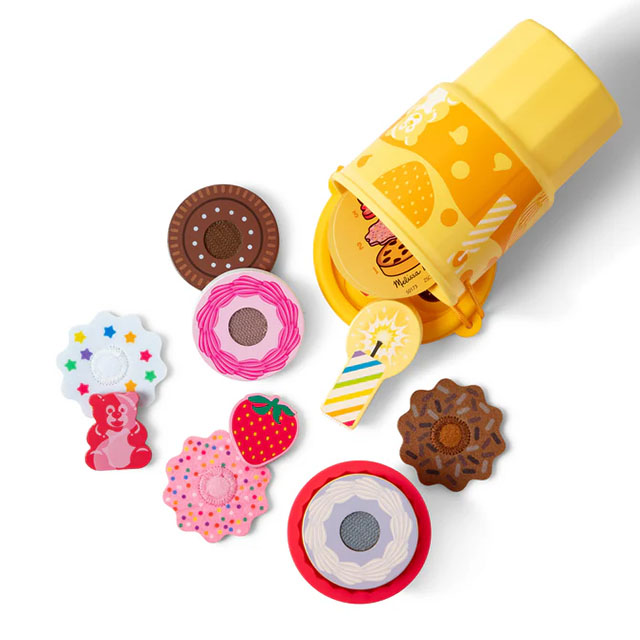 Melissa & Doug's Play to Go Cake and Cookies set is one of the best stocking stuffers for kids