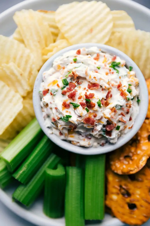 This baked potato dip is an easy dip recipe.