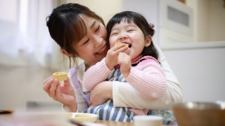 a mom and her toddler enjoying a healthy toddler snack