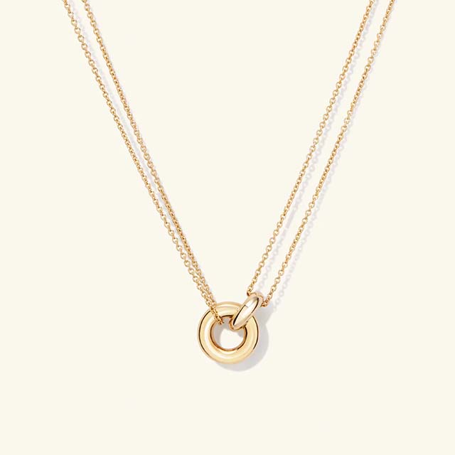 Mejuri's vermeil linked necklace is one of the best gifts for moms