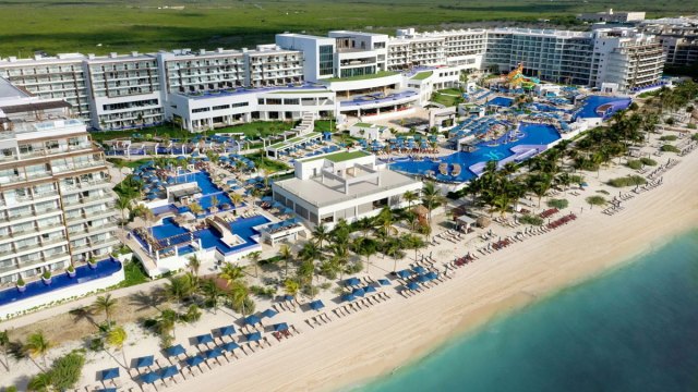The Royalton Splash Riviera Cancun Resort Is for Everyone