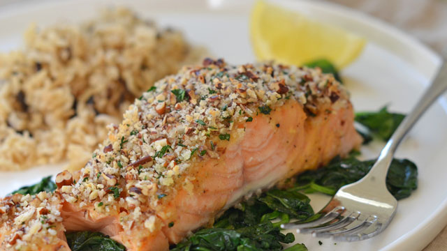 a picture of baked salmon with honey mustard crust