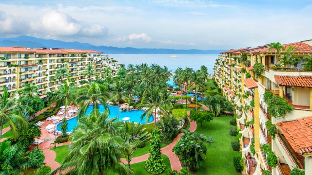 The lush grounds at Velas Vallarta, a great family friendly all-inclusive in puerto vallarta