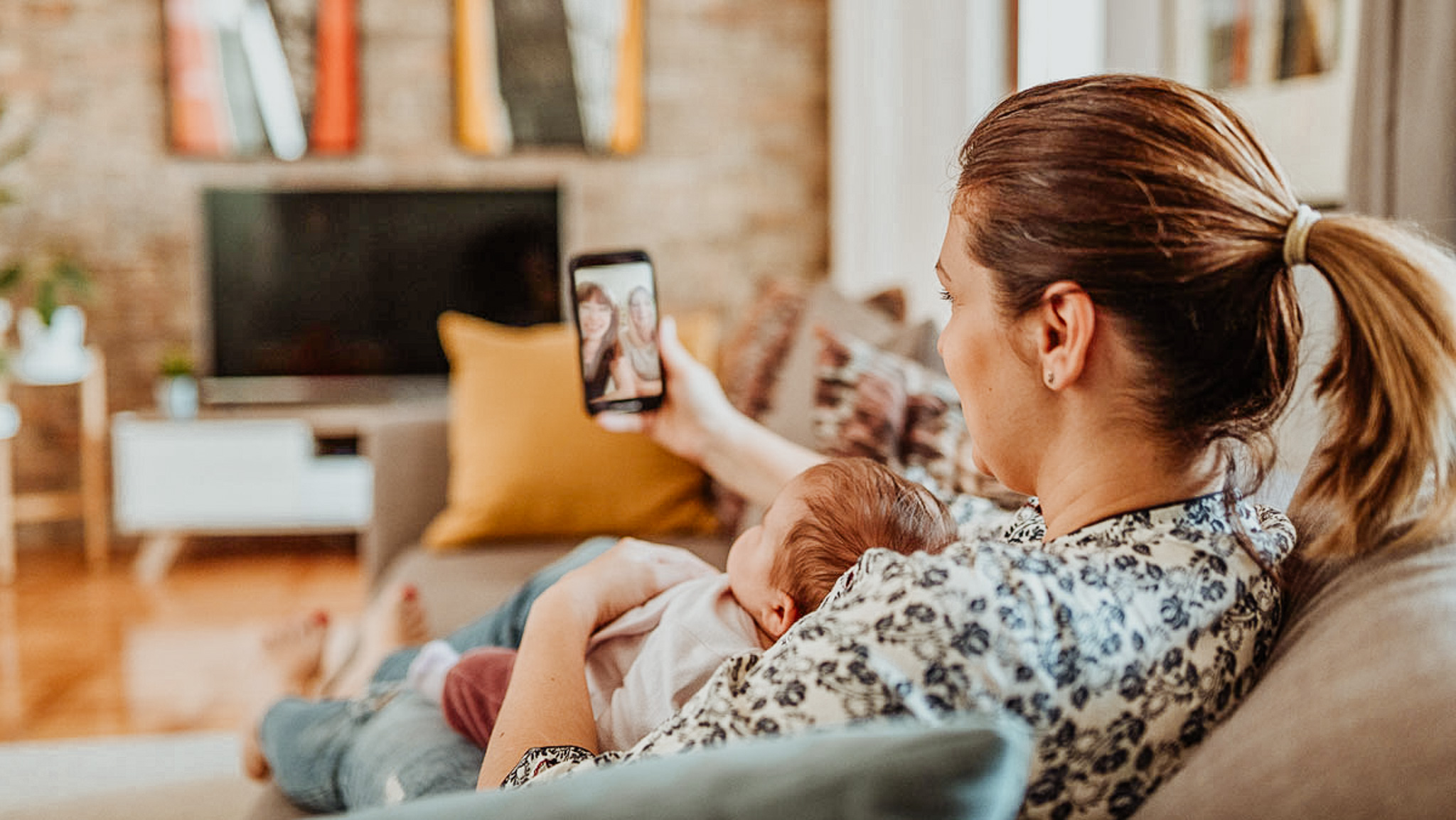 Study Shows When Screen Time Hurts Language - Tinybeans