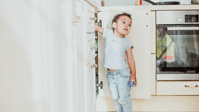 should kids be able to reach their own snacks in a snack drawer or shelf