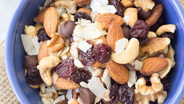picture of energy-boosting trail mix, one of the best protein snacks for kids
