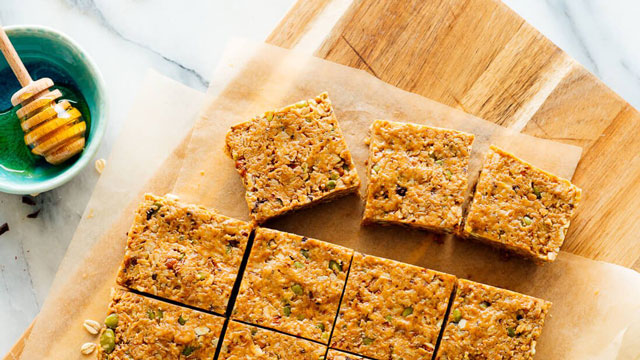picture of homemade granola bars, one of the best protein snacks for kids 