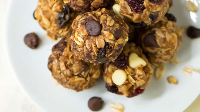 picture of energy balls, one of the best protein snacks for kids 
