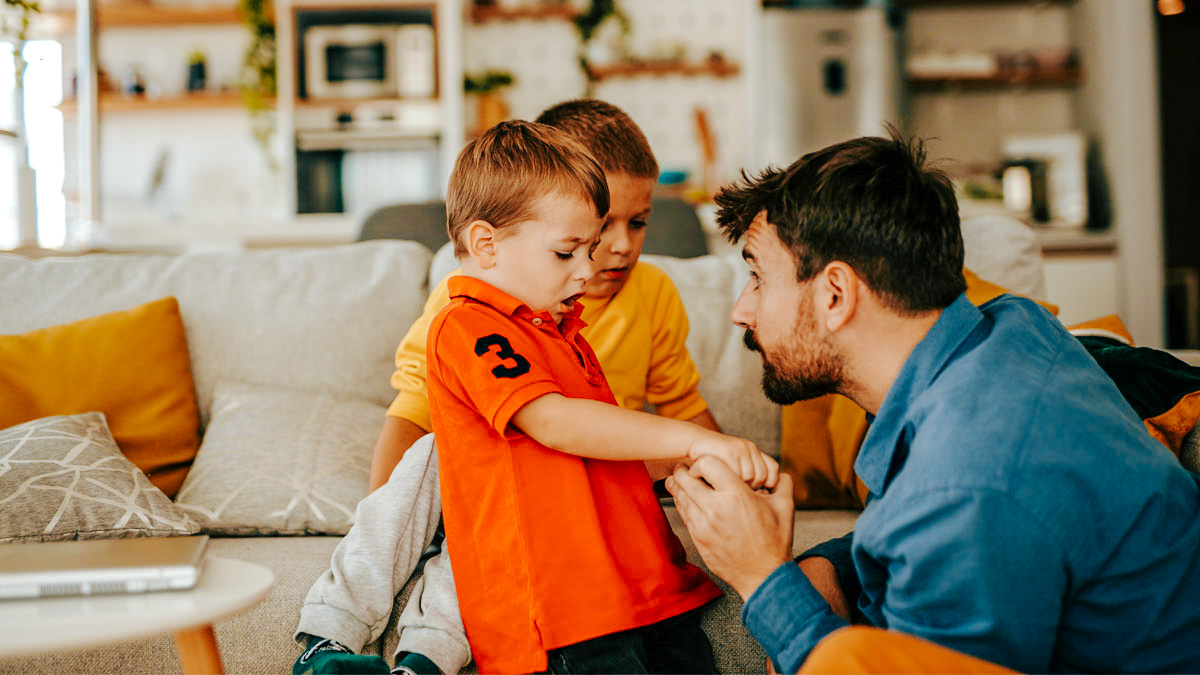 Toddler Hitting: The 1 Thing Parents Forget to Do - Tinybeans