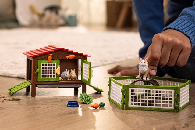 The rabbit hutch is one of our favorite SCHLEICH easter gifts