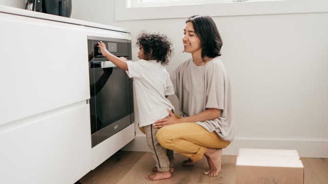A mom hanging with her toddler in the kitchen because she's got extra time after using smart mom productivity hacks and family organization apps